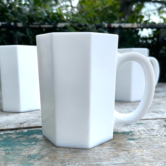 Vintage Arcopal France Octagonal White Milk Glass Mugs Set of 4 - Picture 1 of 8
